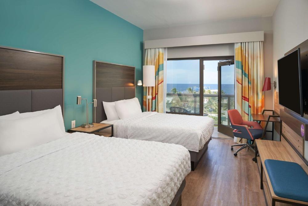 Queen Room with Ocean View - Hearing Accessible interior